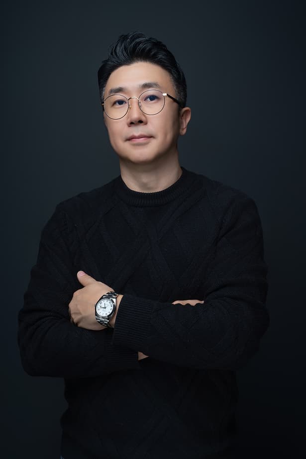 Woo Jin Lee